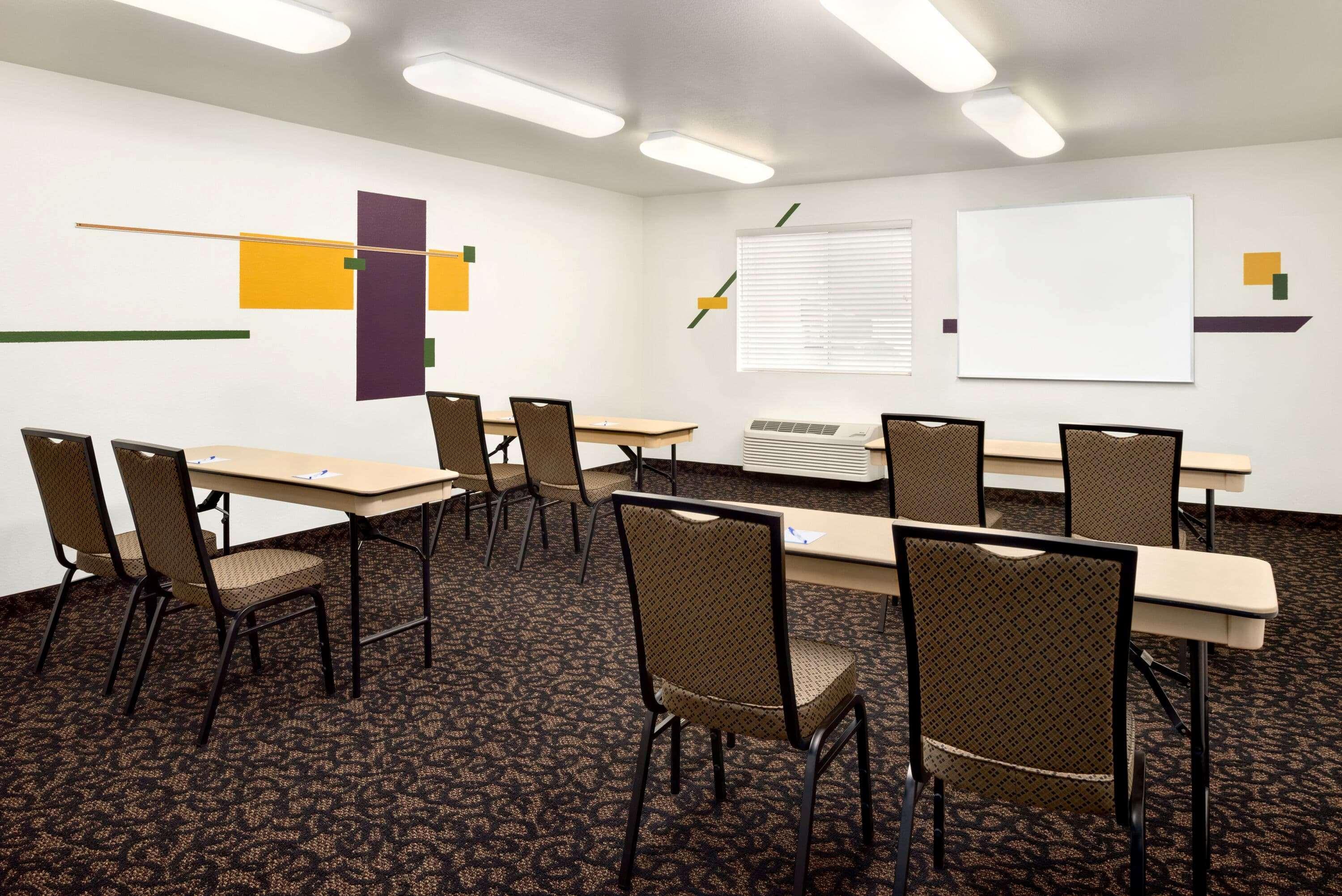 Hotel Travelodge By Wyndham Valley West Court 3*